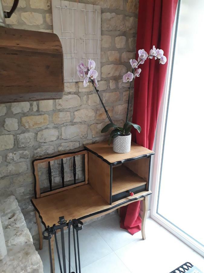 Gite " Le Vieux Noyer" Liesville-sur-Douve Eksteriør billede