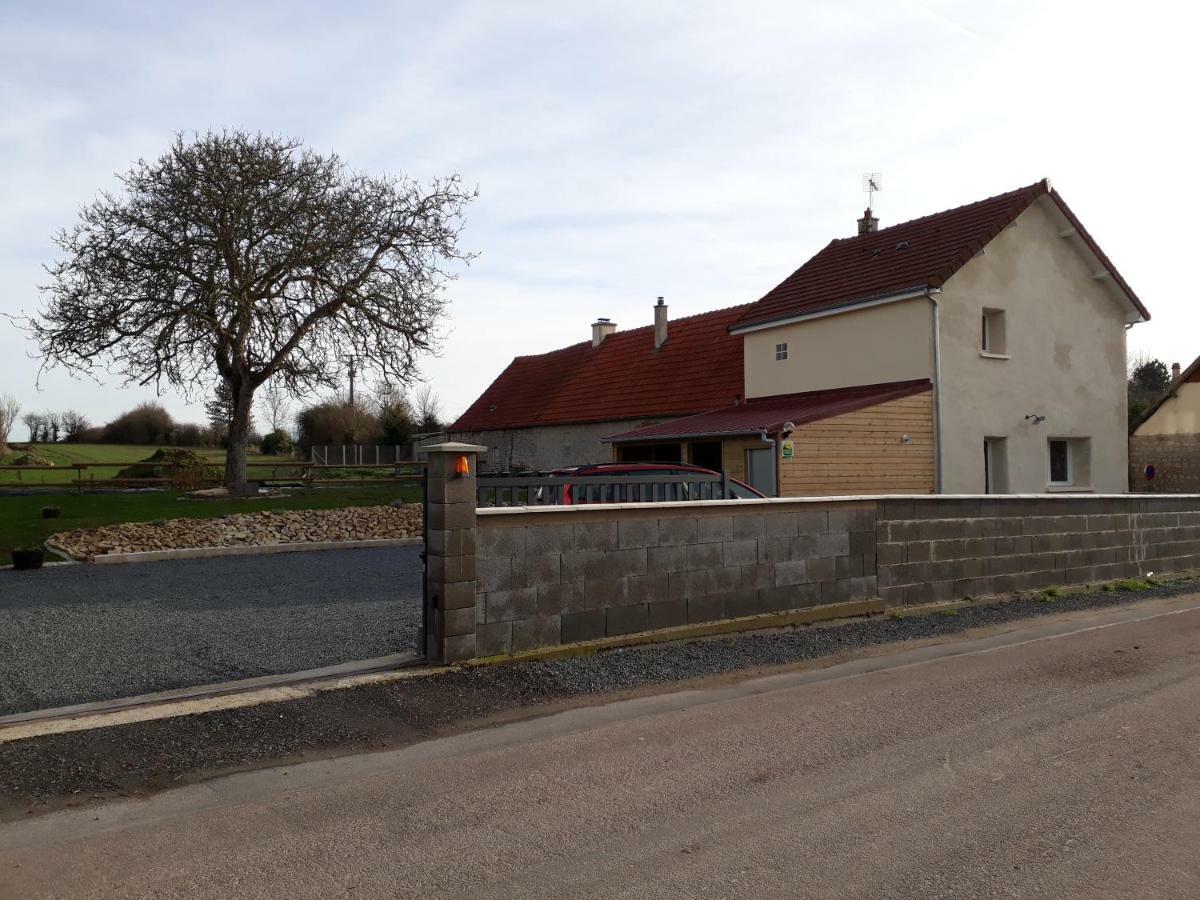 Gite " Le Vieux Noyer" Liesville-sur-Douve Eksteriør billede