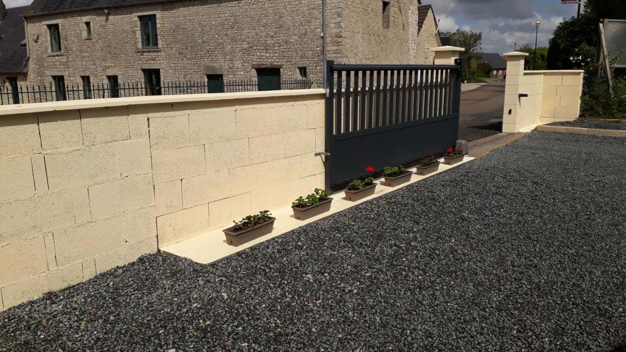 Gite " Le Vieux Noyer" Liesville-sur-Douve Eksteriør billede