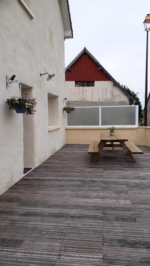 Gite " Le Vieux Noyer" Liesville-sur-Douve Eksteriør billede